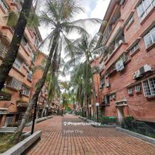 820sf Well kept good condition Taman Universiti Indah Shop Apartment