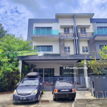 Three storey semi d house in tmn baiduri,dengkil,selangor