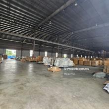 Warehouse with 40ft Celling Height and 1000 Amp Electricity