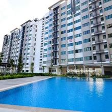 Apartment with Swimming Pool