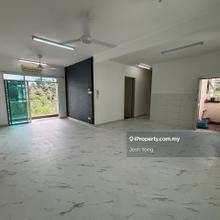 Good Condition Freehold Corner Unit With Balcony