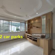 Middle floor with 2 car parks