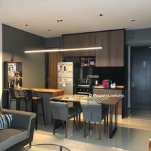 Furnished Fennel unit with 3 parking bays for sale! Price negotiable!
