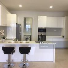 Special layout with balcony and golf view. 
