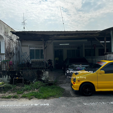 Terrace House within Pekan Nenas Town, close to Econsave and main road