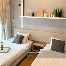 Corner pool view 1r2b full furnish with wifi, nicely renovated dual ky