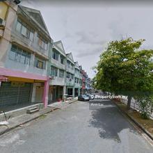 Unblock View - ROI 4.7% -Facing Mainroad -Intermediate Lot -Freehold