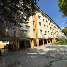 Nice Environment Flat at Taman Mount Austin