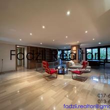 Very good condition low density condominium surrounded by greenery