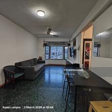 Low floor, renovated kitchen, well maintaince
