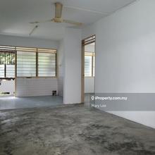 Taman Lip Sin 3 bedrooms walk to market Sungai Dua near Bayan Lepas