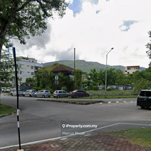 Corner land