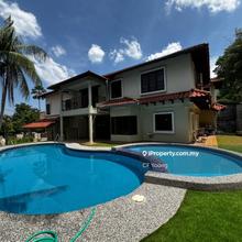 Spacious Layout with Tall Ceiling, Comes With Pool and Close to Bsc
