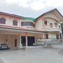 Double-storey detached house with spacious extra land 