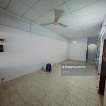 Jalan Merah 10, Taman Pelangi