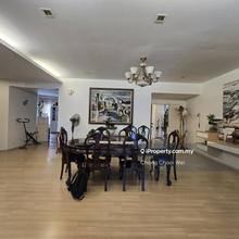 Corner unit with sea view 