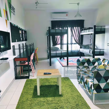 4 bed unit with wifi next to uoc