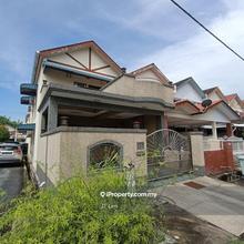 2 storey terrace corner 2000sf fully Reno 