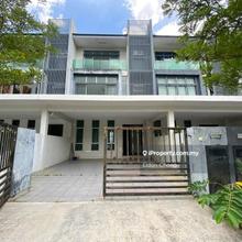 3 Storey 7room 7bath , 100% Loan , Bangi Avenue 