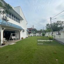 Spacious Semi-D with Great Potential !