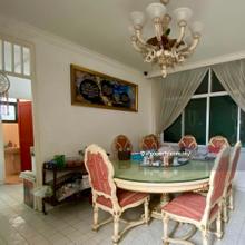 Classic Bungalow with Huge Potentials in a Prime Location! 