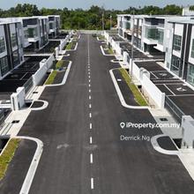 Taman Saga Near Highway Toll Selatan 5min ,Semi-D Warehouse For Rent