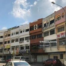 Tenanted shop-lot with great investment returned