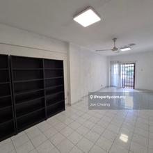 Shot walk to MRT, Corner Unit ,Good for Own Stay and Investment