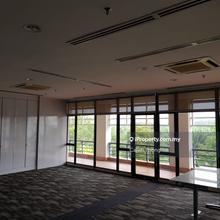 Walking distance to Ara Damansara LRT Station. Good facilities.