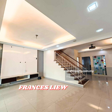 Freehold 2.5  storey landed property Renovated house Bukit Serdang 