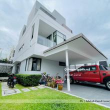 Actual Unit With Actual Price - Exclusive Bungalow On Premium Location