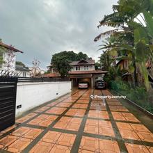 Spacious 5 rooms bungalow at Section 17 Petaling Jaya for rent