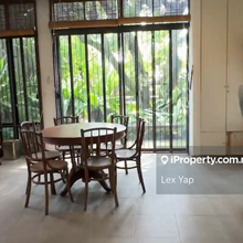 Section 11, near UM ,2.5 storey bungalow suit for commercial use