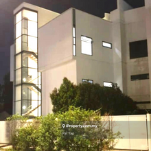 Commercial bungalow with swimming pool at Jalan Damai for rent