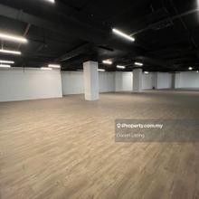 Showroom Space with Signage / Free Parking / Large Floor Plate