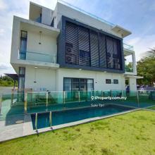 Huge Land Semi-D house in KL for Sale