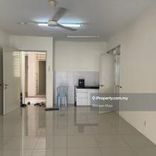 Middle floor @ Corner unit @ Facing pool view