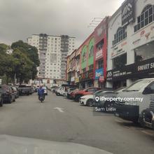 3 Storey Shop Office Corner 5%-6% ROI Seri Kembangan for Sale 