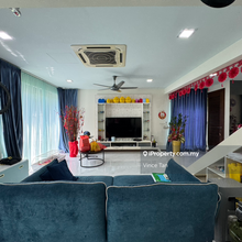 Beautiful corner house at Garden Manor, Valencia