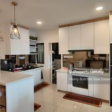 1173sf Same Level with Pocket Garden, Fully Renovated, Cozy and Neat