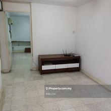 Desa Petaling flat nice unit for sale!