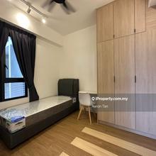 Direct Link Bridge to MRT Station! Ready to Move In!