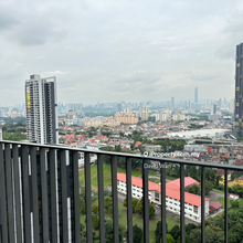 Ekocheras Duplex 762sf Balcony 