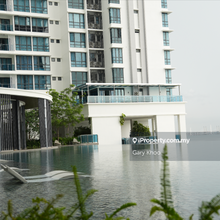 Queens Residence Q1 Fully Furnished Seafront 950 Sqft Seaview Unit
