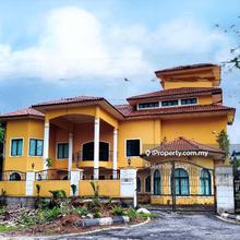 Three storey bungalow next to lake