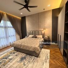 Freehold ,Walking Distance to Lrt and Brt 