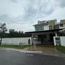 Corner 3 storey semi d, spacious
