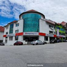 Some row with Hong Leong bank bkt rahman putra. 