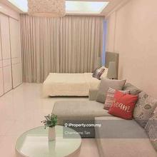 Plaza Damas 3 Cliveden Studio walk to shopping centre office schools
