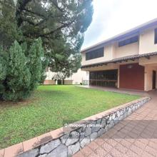 Spacious 2-Story Bungalow: 5 Bedrooms & 5 Bathrooms